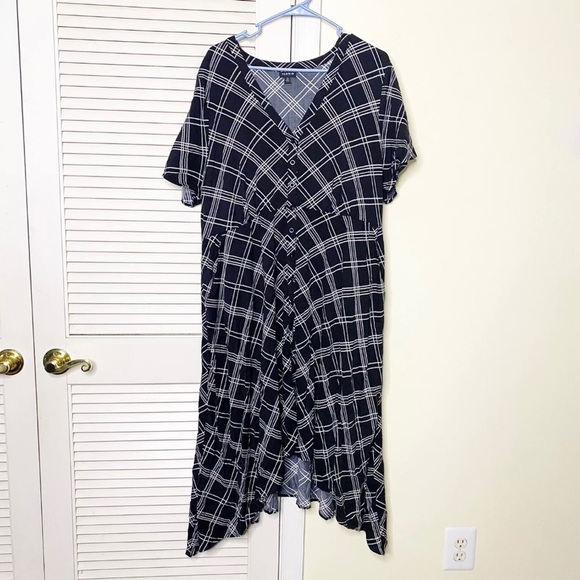 torrid Dresses & Skirts - Torrid Asymmetrical Midi Dress Black White Size 2X Womens Elastic Waist